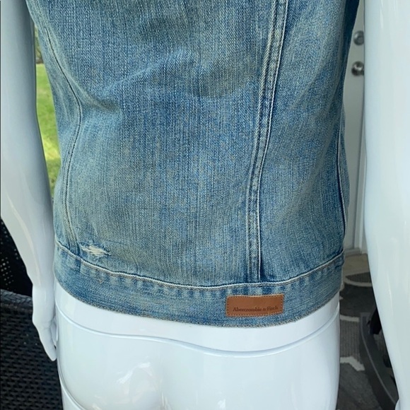 Abercrombie & Fitch - Destroyed Jean Vest - Picture 8 of 8